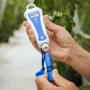 Bluelab pH PenPlus portable device with replaceable probe for measuring the acidity of liquids.